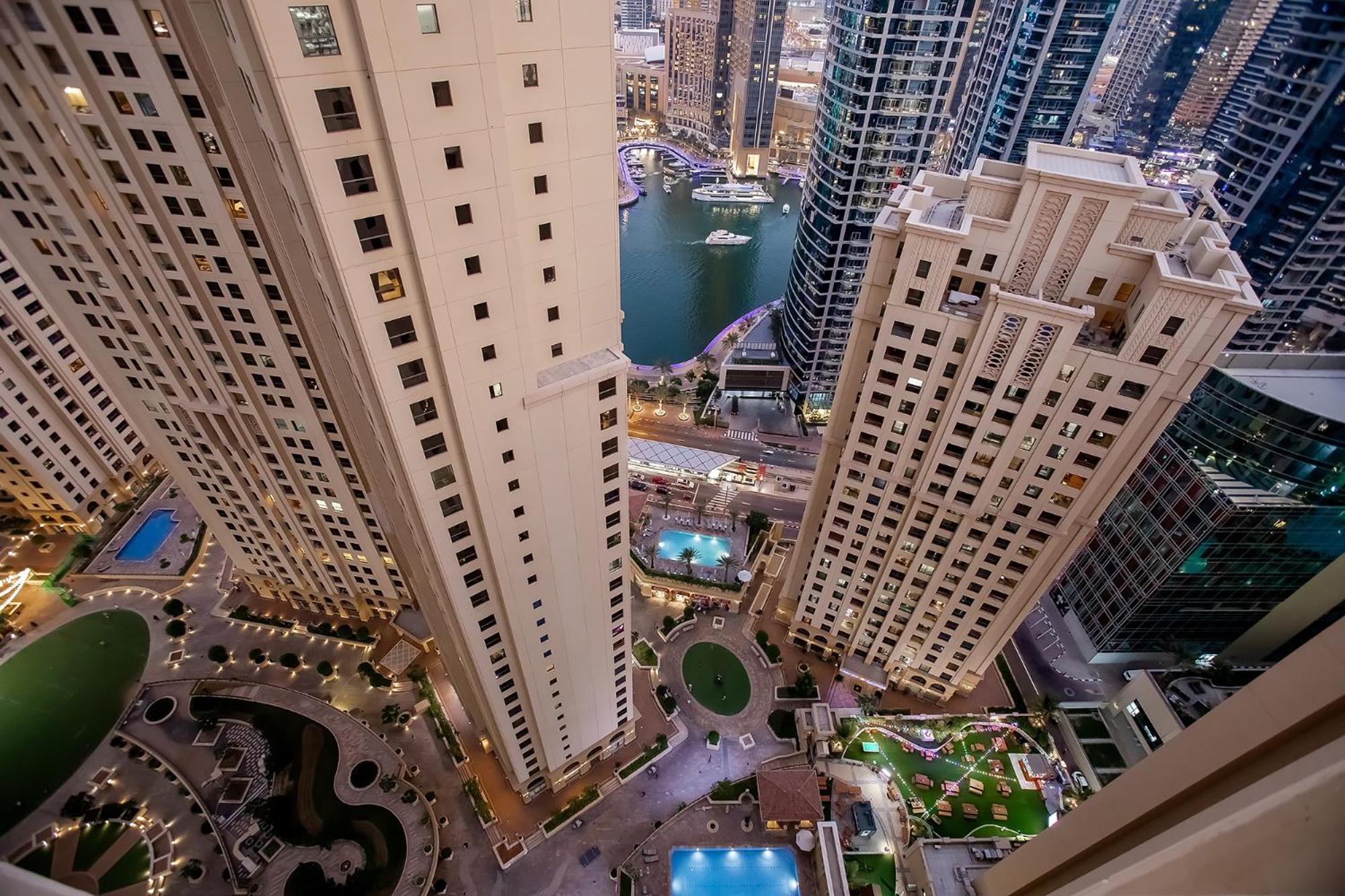 Berloga Capsule Jbr Pansiyon Dubai Dış mekan fotoğraf