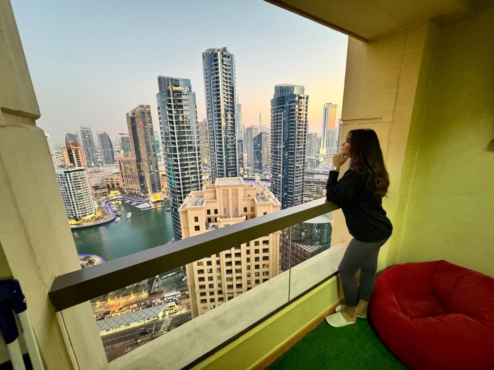 Berloga Capsule Jbr Pansiyon Dubai Dış mekan fotoğraf