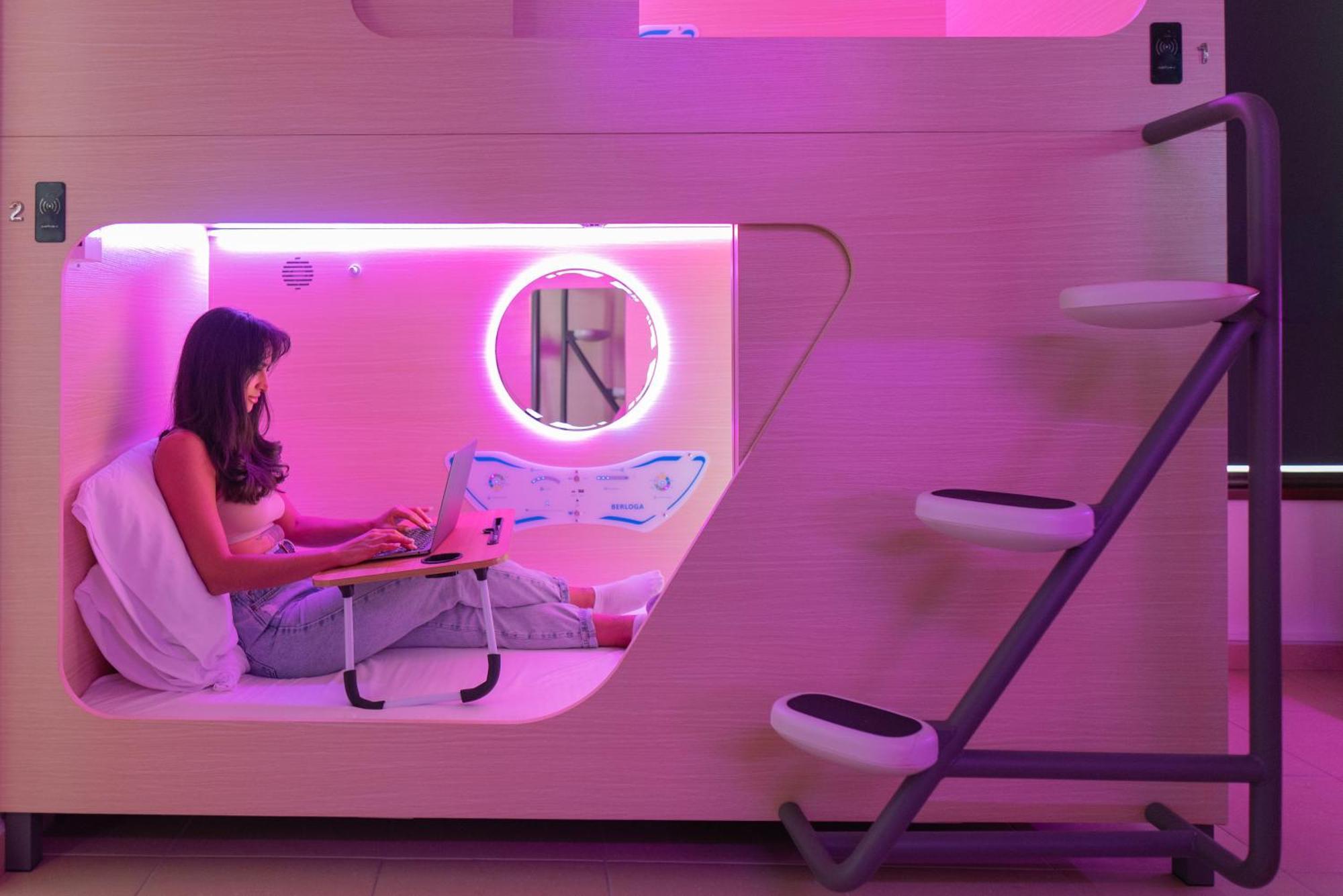 Berloga Capsule Jbr Pansiyon Dubai Dış mekan fotoğraf